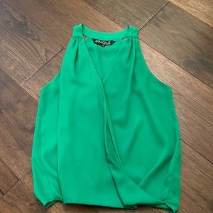Single LA Kelly green top